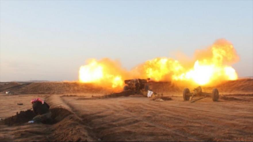 Milicianos de la coalición terrorista Yaish al-Fatah (Ejército de Conquista) durante enfrentamientos con el Ejército sirio en el sur de Alepo, 5 de mayo de 2016.