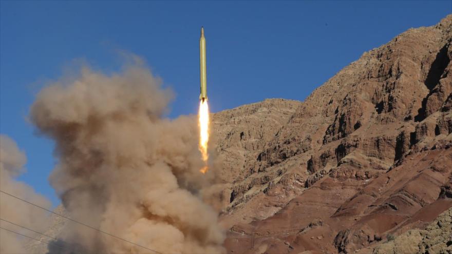 Irán lanaza con éxito un misil balístico de largo alcance Qadr H, 9 de marzo de 2016.