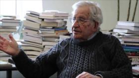 Chomsky responde por qué EEUU está perdiendo su influencia mundial