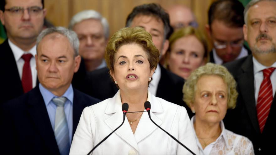 Rousseff llama a brasileños a alzarse contra el proceso golpista