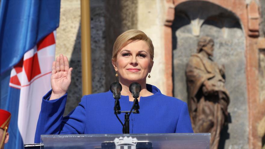 Kolinda Grabar Kitarovicla, presidenta de Croacia, durante la ceremonia de juramento como jefe del Gobierno en la capital croata Zagreb, 15 de febrero de 2015.