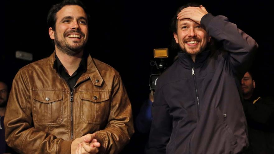 Los líderes de Podemos e Izquierda Unida (IU), Pablo Iglesias (dcha.), y Alberto Garzón, respectivamente, anuncian que concurrirán juntos a las elecciones del 26 de junio, 9 de mayo de 2016.