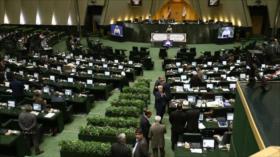 Parlamento iraní aprueba ley para pedir compensaciones a EEUU por sus 