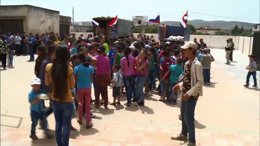 Tropas rusas reparten ayuda humanitaria en la provincia siria de Homs 