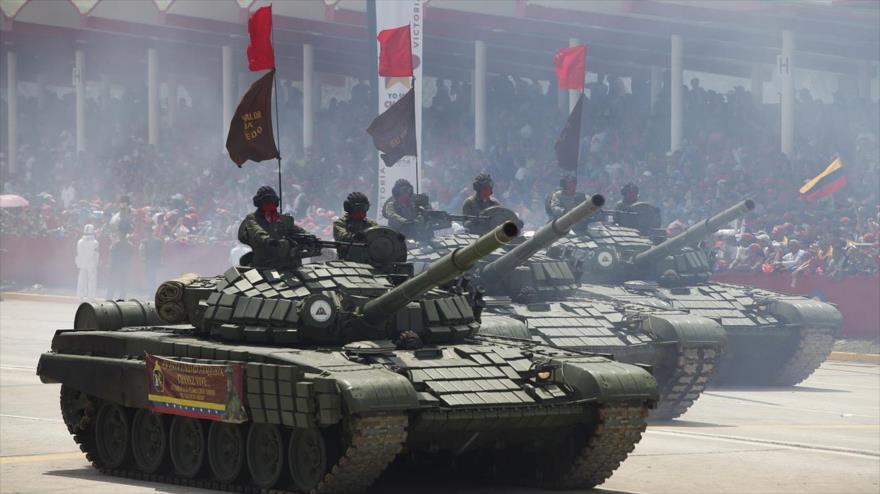 Desfile de los tanques de la Fuerza Armada Nacional Bolivariana (FANB).