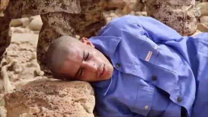 EIIL aplasta la cabeza de un soldado yemení con bloque de cemento