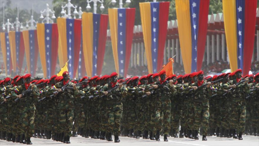 Soldados del Ejército venezolano durante un desfile.