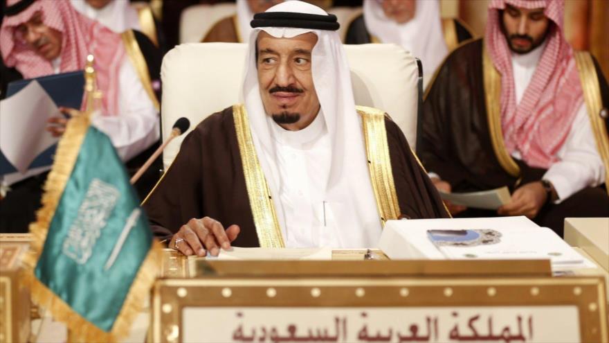 El rey saudí, Salman bin Abdulaziz Al Saud durante la reunión de la Liga Árabe.