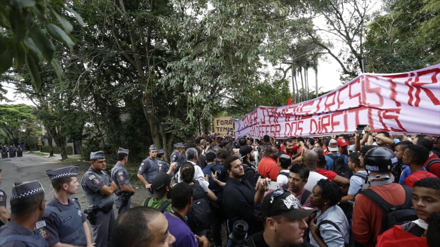 Las protestas persiguen a Temer hasta su casa