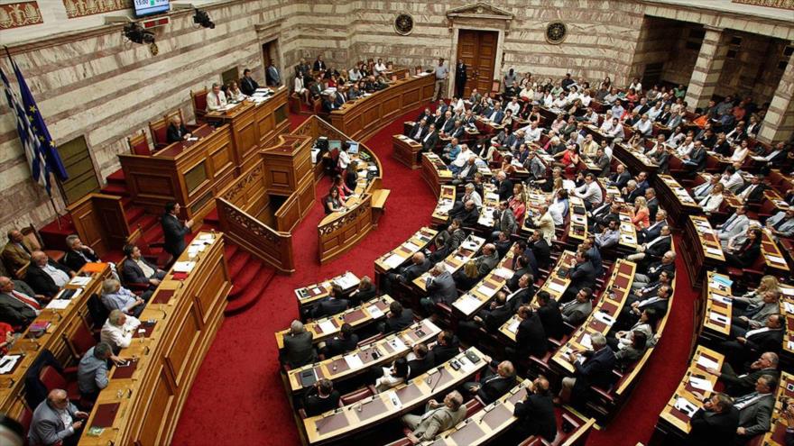 Pese a protestas el Parlamento griego aprueba más ajustes