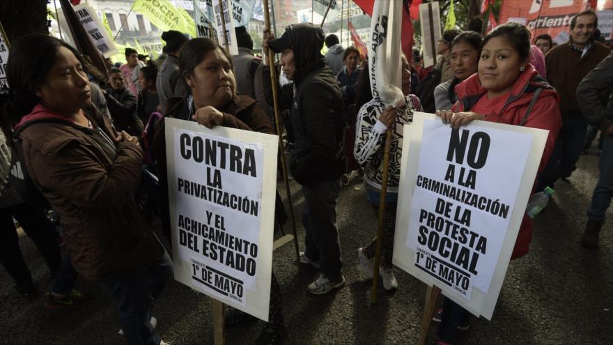 Protesta en Argentina contra reformas del Gobierno del presidente Mauricio Macri.