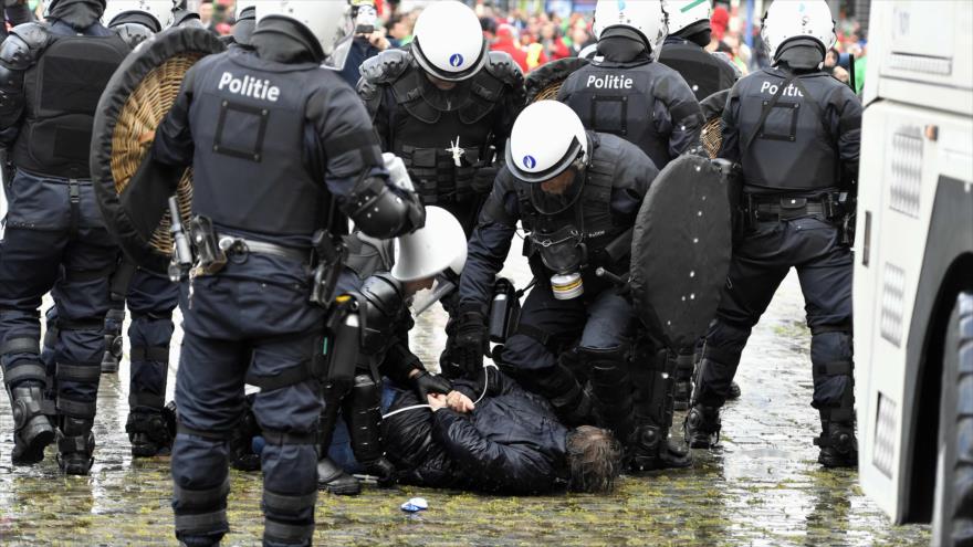 Al menos 10 heridos en masiva protesta contra el Gobierno belga | HISPANTV