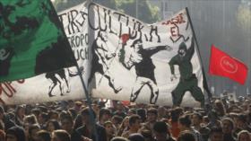 Estudiantes chilenos irrumpen en la casa de Gobierno