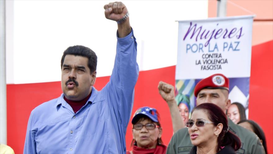 El presidente venezolano, Nicolás Maduro, ofrece un discurso desde el Palacio de Miraflores (sede presidencial) en la capitalina ciudad de Caracas, 24 de mayo de 2016.