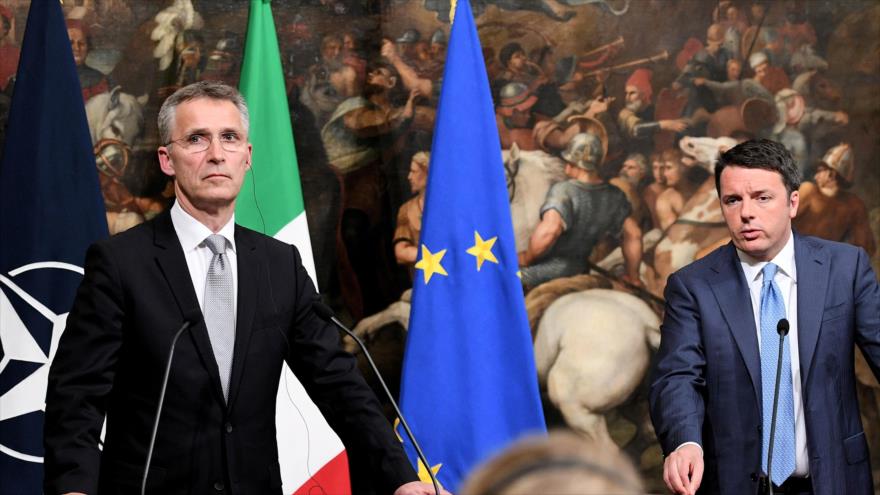El jefe de la Organización del Tratado del Atlántico Norte (OTAN), Jens Stoltenberg (izda.), ofrece una rueda de prensa conjunta con el primer ministro de Italia, Matteo Renzi, en Roma, capital italiana, 24 de mayo de 2016.