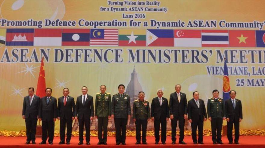 Ministros de Defensa de la Asociación de Naciones del Sureste Asiático (ASEAN, en inglés), Vientián, capital de Laos. 25 de mayo de 2016