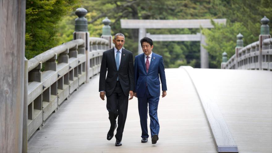 El presidente estadounidense, Barack Obama (izda.), junto con el primer ministro japonés, Shinzo Abe, en la ciudad de Ise, 26 de mayo de 2016.