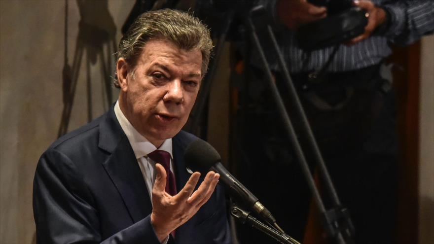 El presidente de Colombia, Juan Manuel Santos, habla ante la Corte Constitucional en Bogotá, la capital, 26 de mayo de 2016.