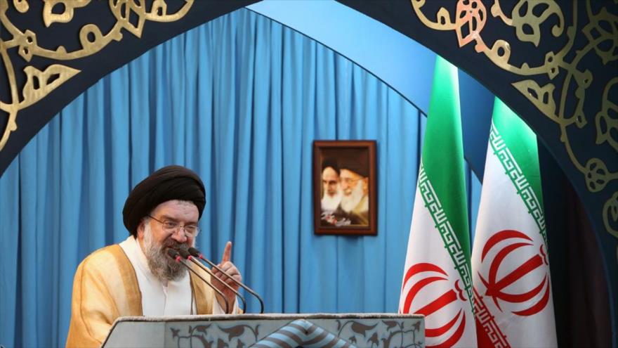 El Imam del rezo del viernes de Teherán, capital iraní, el ayatolá Seyed Ahmad Jatami, 27 de mayo de 2016.