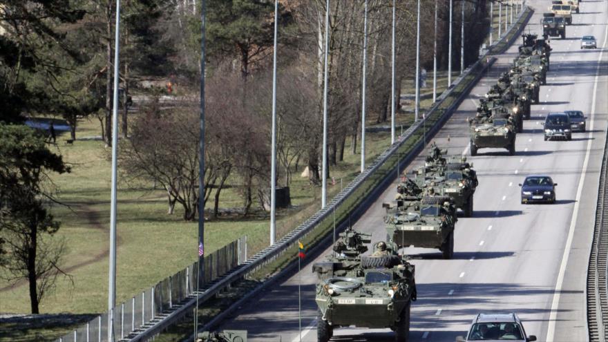 Convoy de la segunda División del Regimiento de la Caballería del Ejército de EE.UU. en Lituania.