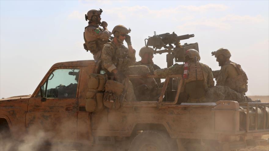 Fuerzas especiales de EE.UU., vestidas con uniformes de milicias kurdas, en la provincia siria de Al-Raqa (norte), 25 de mayo de 2016.