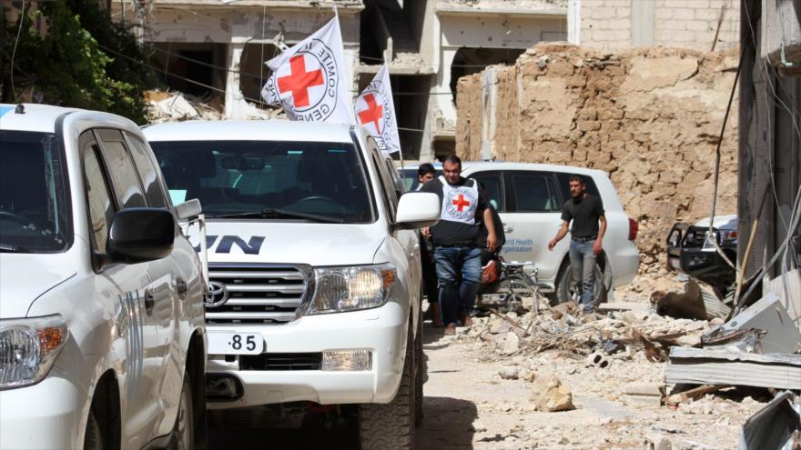 Caravana de camiones del Comité Internacional de la Cruz Roja (CICR) entra la ciudad siria Daraya, tras la tregua declarada para 48 horas. 1 de junio de 2016