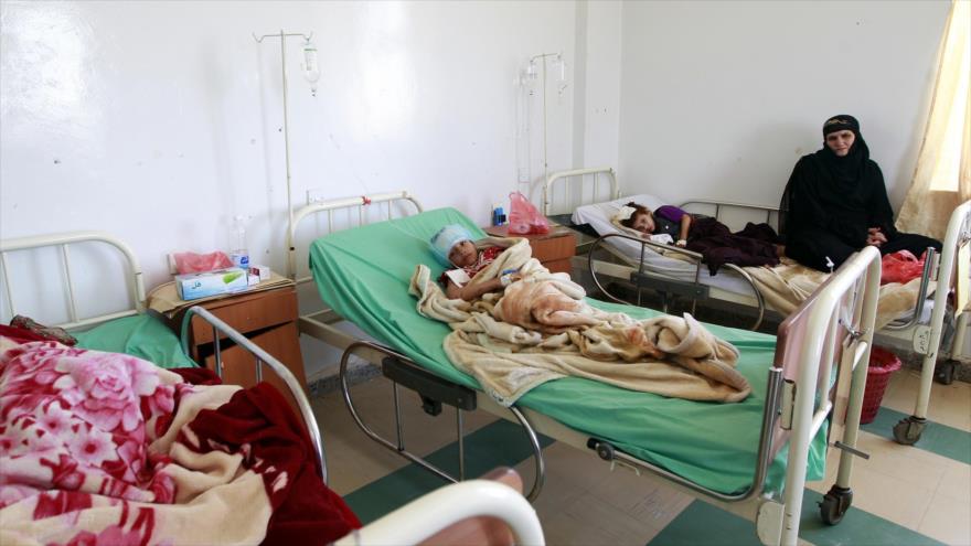 Niños yemeníes, víctimas de la agresión saudí, ingresados en un hospital en Saná, capital de Yemen.