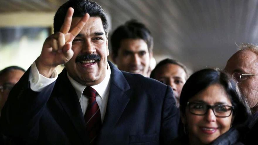El presidente de Venezuela, Nicolás Maduro y la canciller Delcy Rodríguez.
