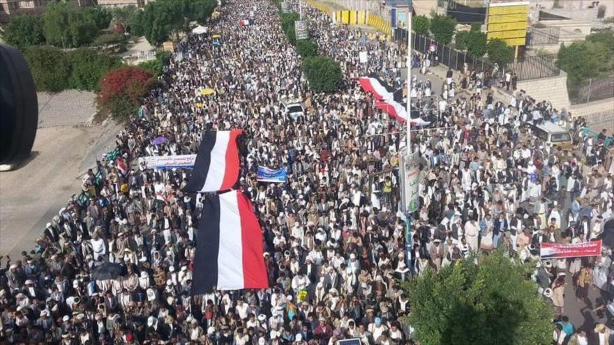 Yemeníes protestan en Saná contra el cerco saudí a Yemen