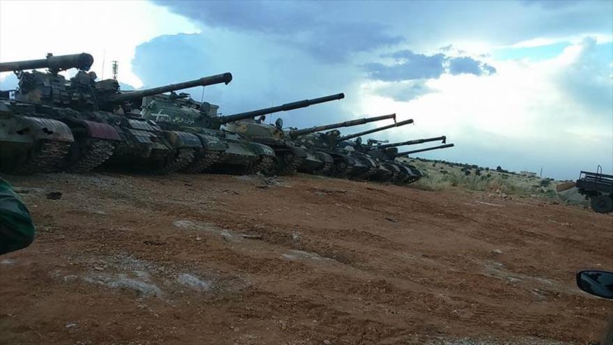 Nuevo frente contra EIIL: Ejército sirio, con apoyo ruso, se aproxima a la ‘capital’ takfirí