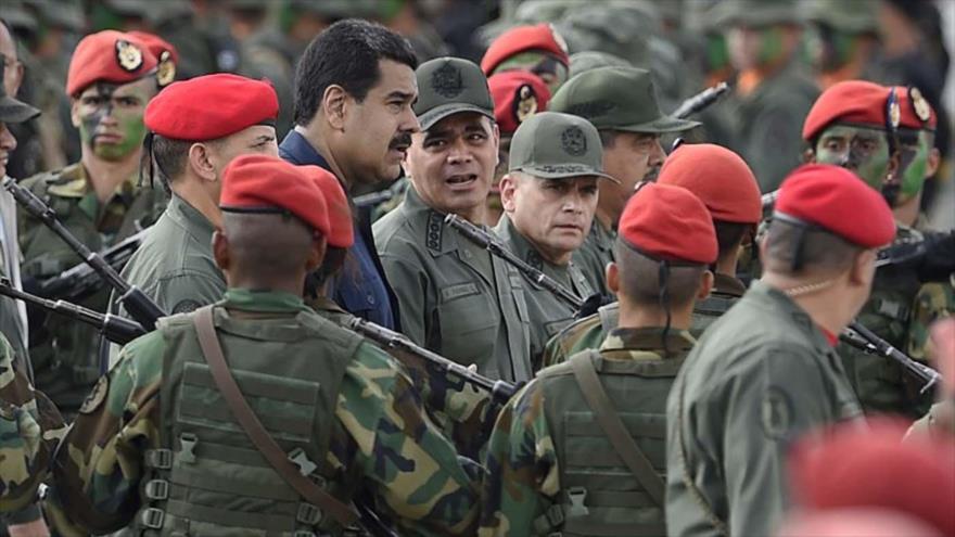 El presidente de Venezuela, Nicolás Maduro, durante una visita a efectivos de la Fuerza Armada Nacional Bolivariana (FANB).