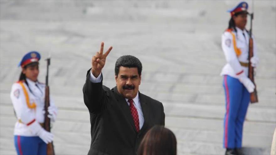 El presidente de Venezuela, Nicolás Maduro, llega al Palacio de la Revolución en La Habana, capital cubana, para participar en la cumbre de la Asociación de Estados del Caribe (AEC), 4 de junio de 2016.