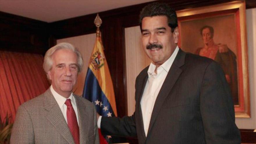 El presidente de Venezuela, Nicolás Maduro (dcha.) junto al mandatario uruguayo, Tabaré Vázquez.