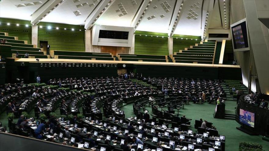 La primera sesión plenaria de la X Asamblea Consultiva Islámica de Irán (Mayles), 29 de mayo de 2016.