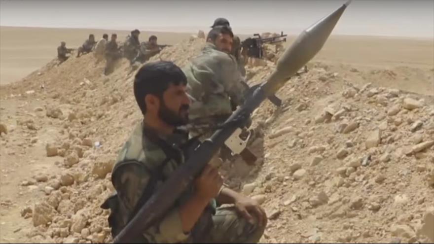 Militares sirios durante la ofensiva para la liberación de las zonas ocupadas por Daesh en la provincia de Al-Raqa.