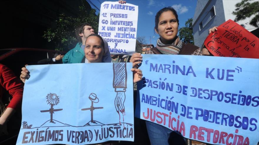 Familiares de las víctimas de la masacre de Curuguaty pidiendo justicia.