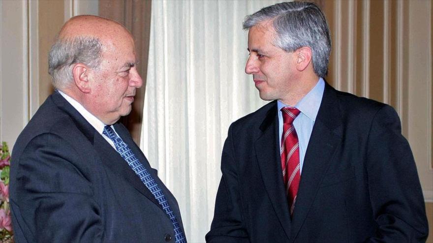 Álvaro Garcia Linera, vicepresidente de Bolivia (drcha.) y José Miguel Insulza, agente de Chile ante la CIJ de La Haya.