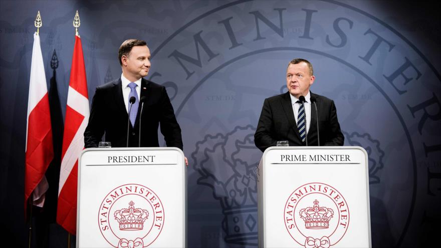 El presidente de Polonia, Andrzej Duda (izda.), ofrece una rueda de prensa conjunta con el primer ministro de Dinamarca, Lars Lokke Rasmussen, en Copenhague, capital danés, 9 de junio de 2016.