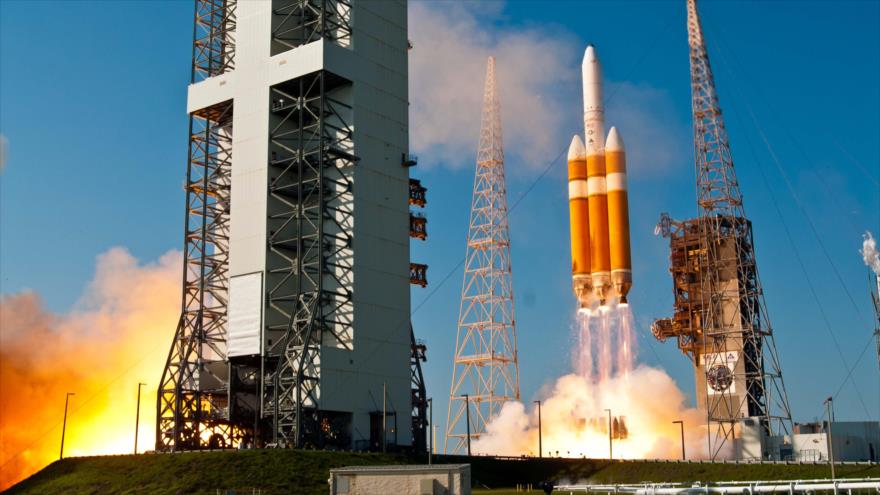 El momento de despegue de un vehículo lanzador Delta IV.