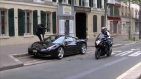 Franceses están hasta las narices; esta vez destrozan un Ferrari