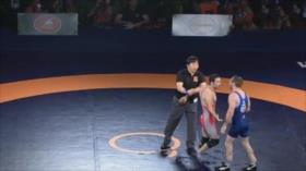 Un luchador estadounidense ataca a su rival iraní tras perder el combate