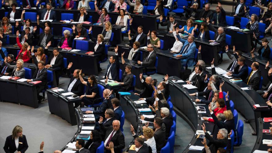 Diputados alemanes votan a favor de una resolución que reconoce como genocidio la masacre de los armenios por el Imperio Otomano.