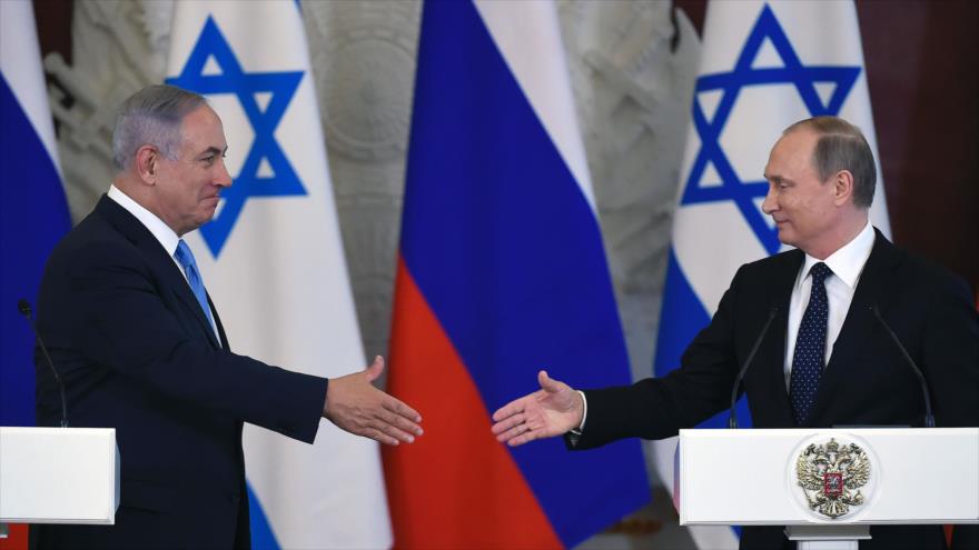 El presidente de Rusia, Vladimir Putin (dcha.), junto con el premier israelí, Benyamin Netanyahu, 7 de junio de 2016.