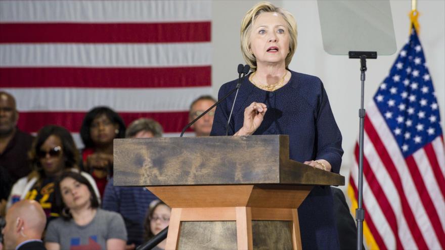 La candidata demócrata a la Casa Blanca, Hillary Clinton, pronuncia un discurso a sus seguidores en la ciudad de Cleveland en el estado de Ohio (centro-este), tras la masacre de Orlando, 13 de junio de 2016.