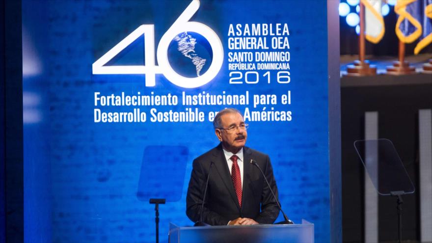 El presidente dominicano, Danilo Medina, habla durante la ceremonia de inauguración de la 46ª Asamblea General de la Organización de Estados Americanos (OEA), 13 de junio de 2016.