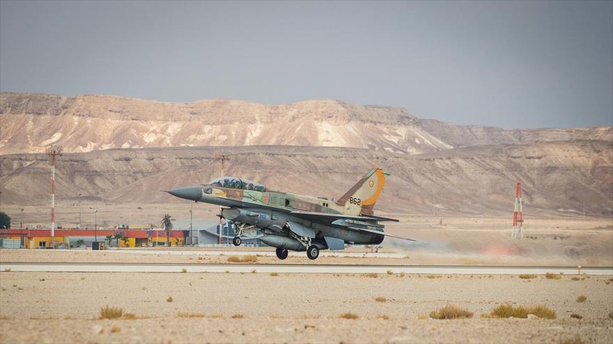 Un avión de guerra F-16 de la fuerza aérea del régimen de Israel.