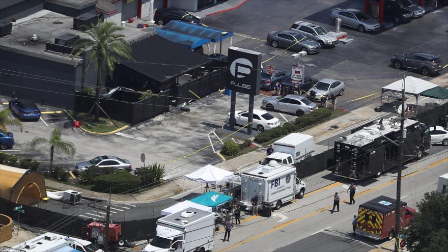 El personal de emergencia responde al tiroteo que se produjo en un club nocturno en la ciudad de Orlando en el estado de Florida, EE.UU., 12 de junio de 2016. 