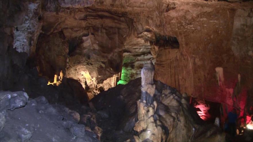 Cámara al Hombro - Las cuevas de Taulabe en Honduras
