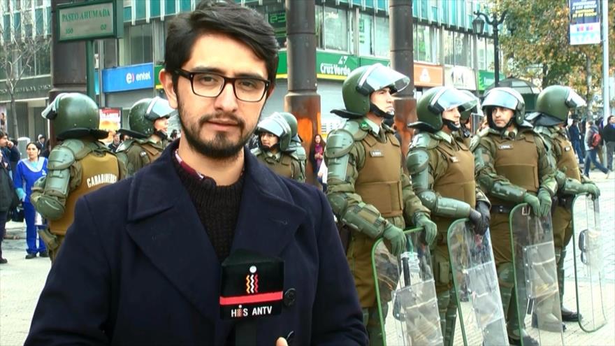 Video: La policía chilena detiene al corresponsal de HispanTV y agrede a su camarógrafo | HISPANTV