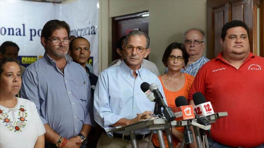El diputado opositor Eduardo Montealegre anuncia la retirada de la Coalición Nacional por la Democracia (CND) del proceso electoral nicaragüense.